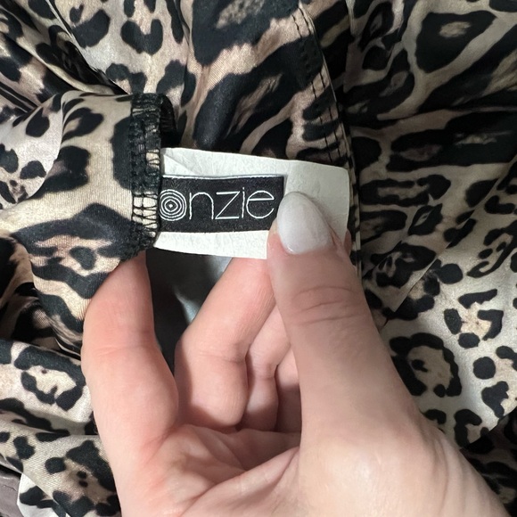 Onzie x Revolve high rise leggings in Leopard print - Picture 3 of 3